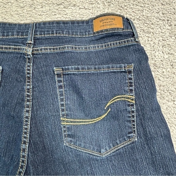 Levi's Jeans Womens 33 Signature Modern Boot Cut Denim Dark Wash Flare Basic - Picture 5 of 5